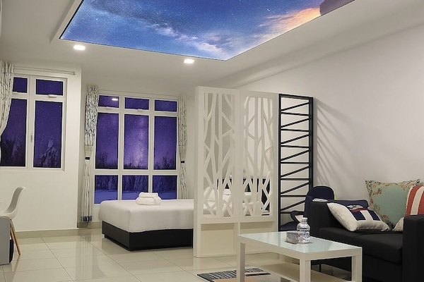 Near Mount Austin: Interstellar Romance Studio 2px | Interior