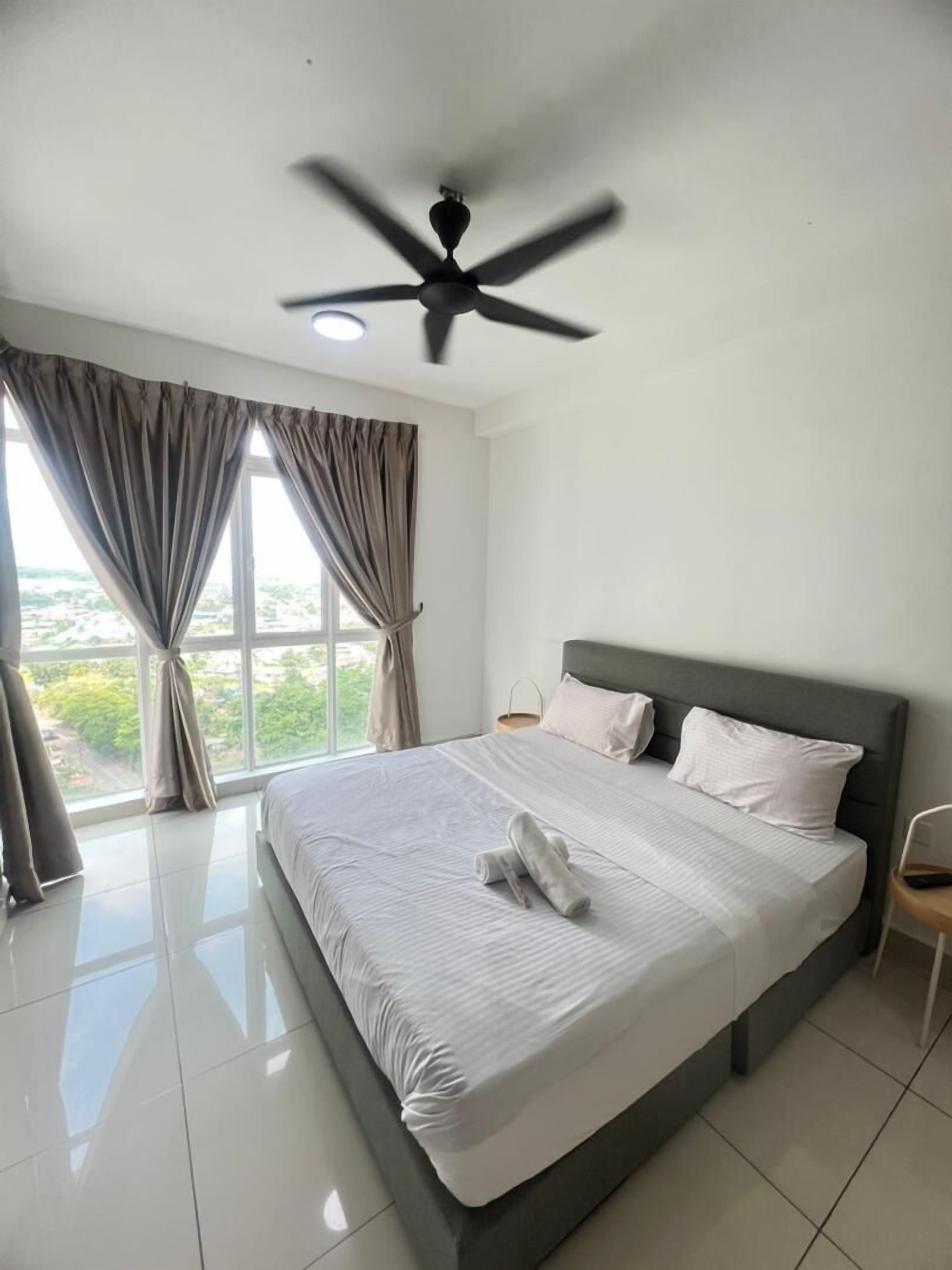 Leilighet – superior, bassengutsikt (Near Mount Austin: Stay 5pax) | Individuelt dekorert, individuelt innredet og blendingsgardiner