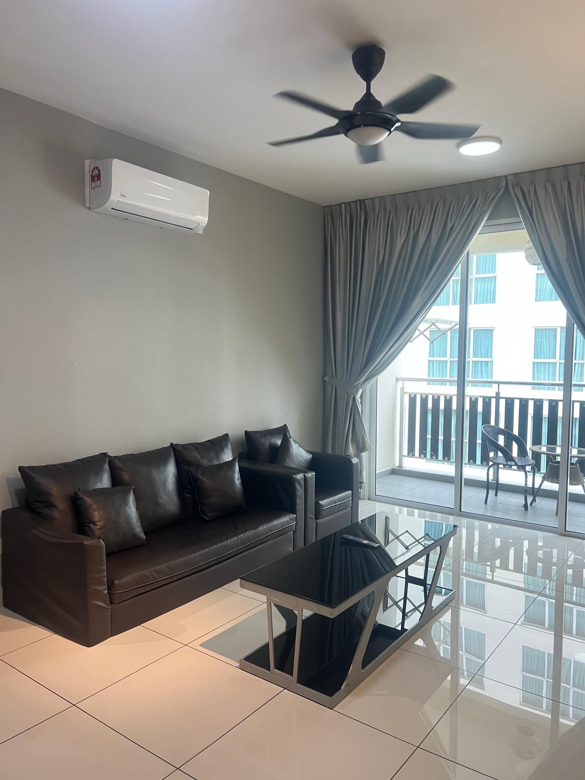 Near Mount Austin: Luxry Retreat 3BR 5Pax | Premium bedding, blackout curtains, iron/ironing board, free WiFi