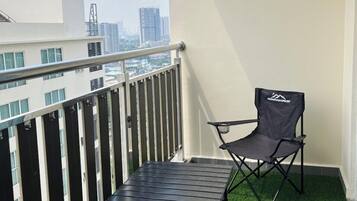 Apartment, 3 Bedrooms (Near Tebrau Urban Retreat 5 Pax) | Dihias secara berasingan, dilengkapkan perabot secara berasingan