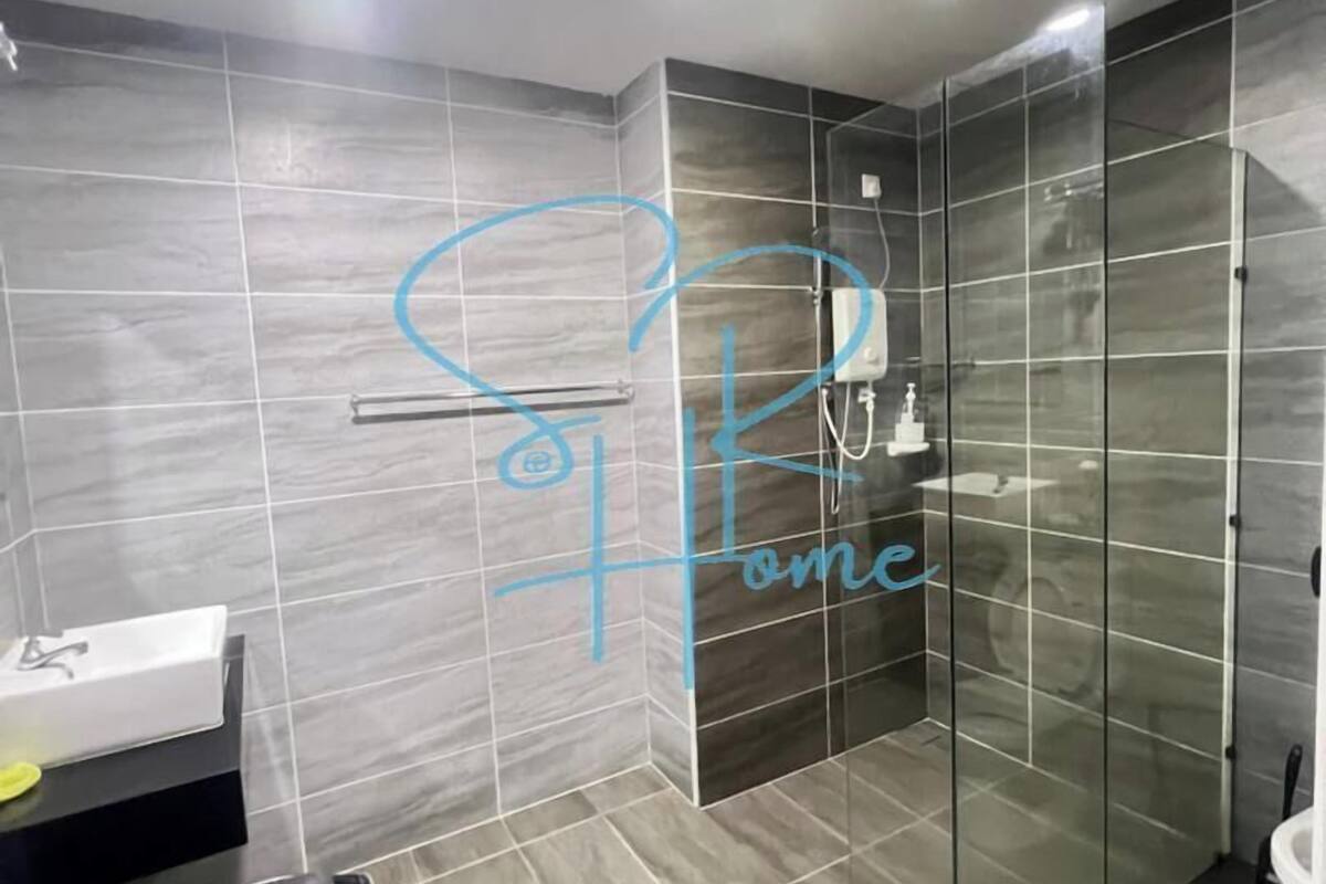 business studio suite | individually decorated, individually furnished, blackout curtains