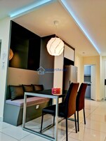 Apartemen Comfort, 3 kamar tidur | Makan di kamar