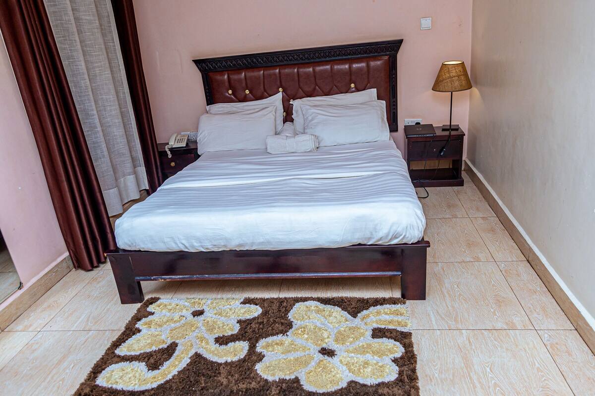 Quarto luxo | Wi-Fi de cortesia, roupa de cama