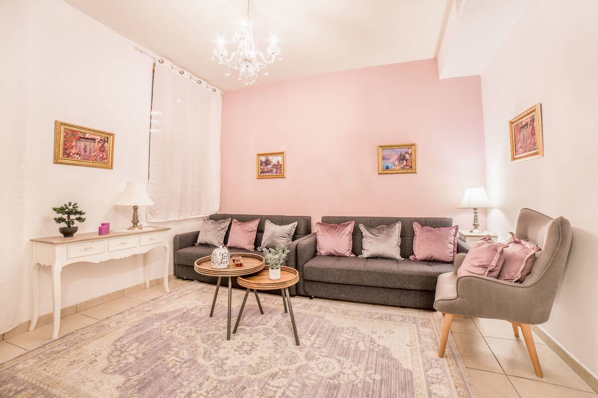 Superior-Apartment, Mehrere Betten, Nichtraucher, Stadtblick | Wohnbereich | LCD-Fernseher