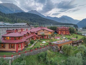 Front of property - Pahalgam hotel (Anantnag)