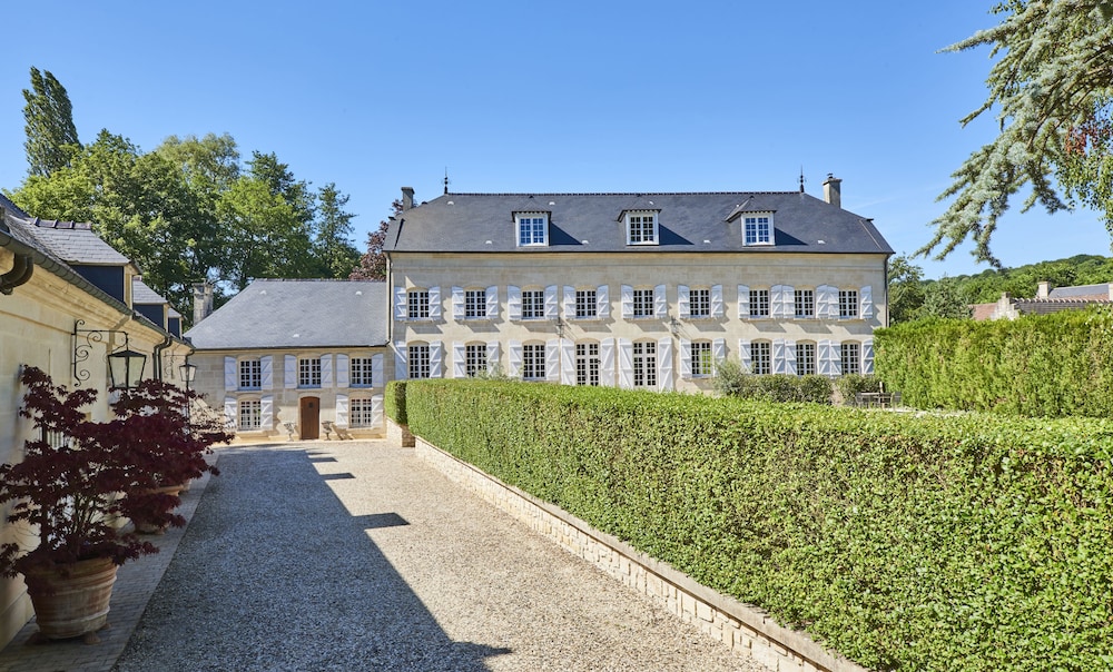 MOULIN ROYALE by null