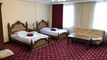 Egyptian cotton sheets, premium bedding, in-room safe, desk