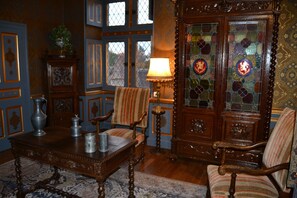 Habitación doble (Louis XIII) | Sala de estar | Chimenea
