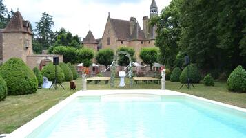 Piscine extérieure (ouverte en saison)