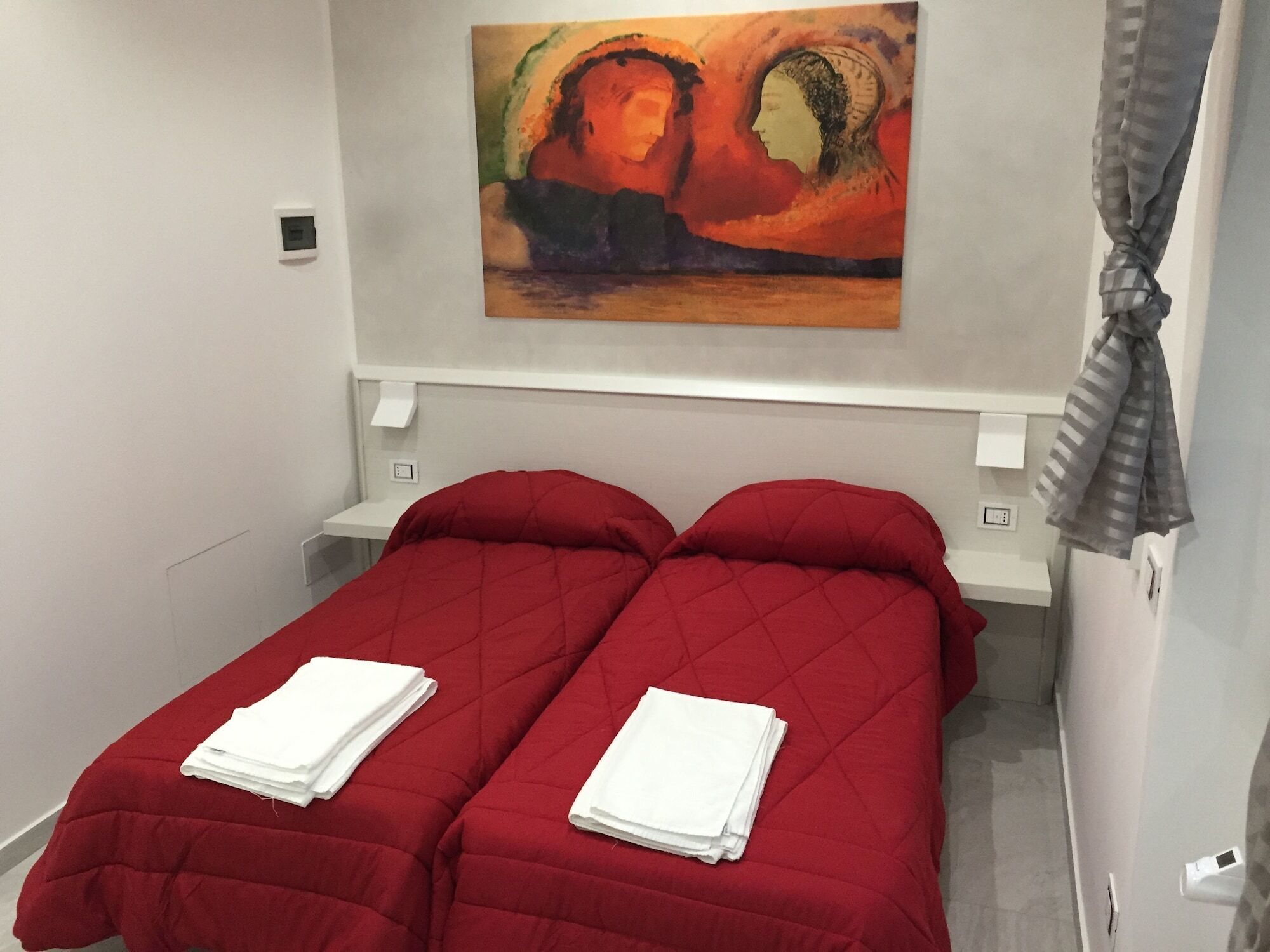 Coffres-forts dans les chambres, bureau, chambres insonorisées