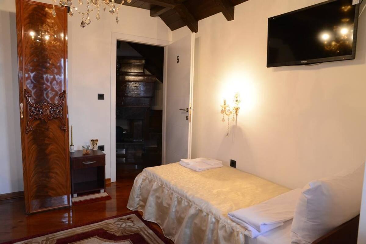 Twin Room | Peti besi dalam bilik, meja, kalis bunyi, Wi-fi percuma 