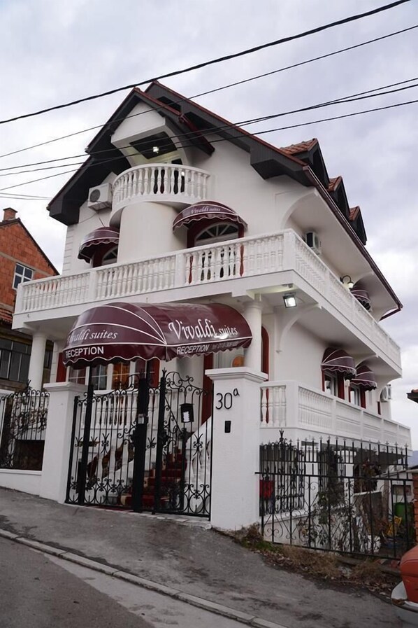 Exterior - Vivaldi Suites (Niš)