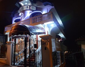 Property entrance - Vivaldi Suites (Niš)