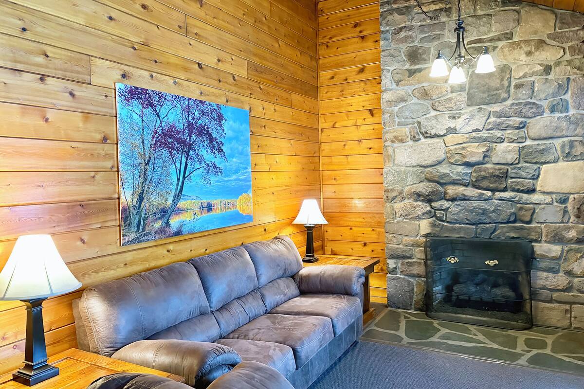 2 Bedroom Cottage 37 | Living room