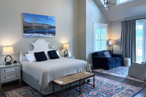 Luxury King Suite #9 | Premium bedding, individually decorated, individually furnished