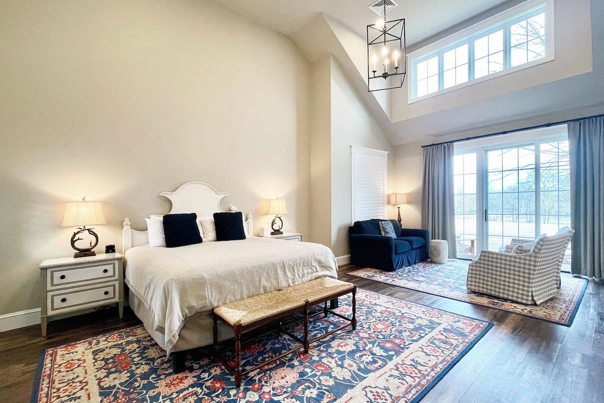 Luxury King Suite #9 | Premium bedding, individually decorated, individually furnished