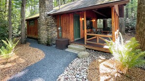 Suite 32 | 高級寝具、アイロン / アイロン台、WiFi (無料)、客室ごとに異なる装飾