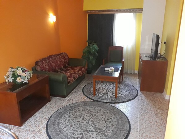 واي فاي مجانًا وملاءات أسرّة