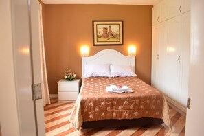 Suite Deluxe, 1 cama doble, no fumadores | Decoración individual, mobiliario individual, cortinas opacas