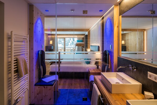 ファミリー スイート バルコニー マウンテンビュー | エジプト綿のシーツ、高級寝具、セーフティボックス (室内)、デスク