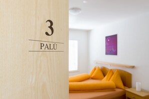 1 Viadotto doppia letti singoli | Bar mini, peti besi dalam bilik, meja, Wi-fi percuma 