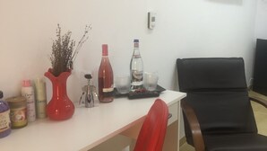 Bathtub, jetted bath, hair dryer, bathrobes - Poet Palace Bucharest (Bucharest)