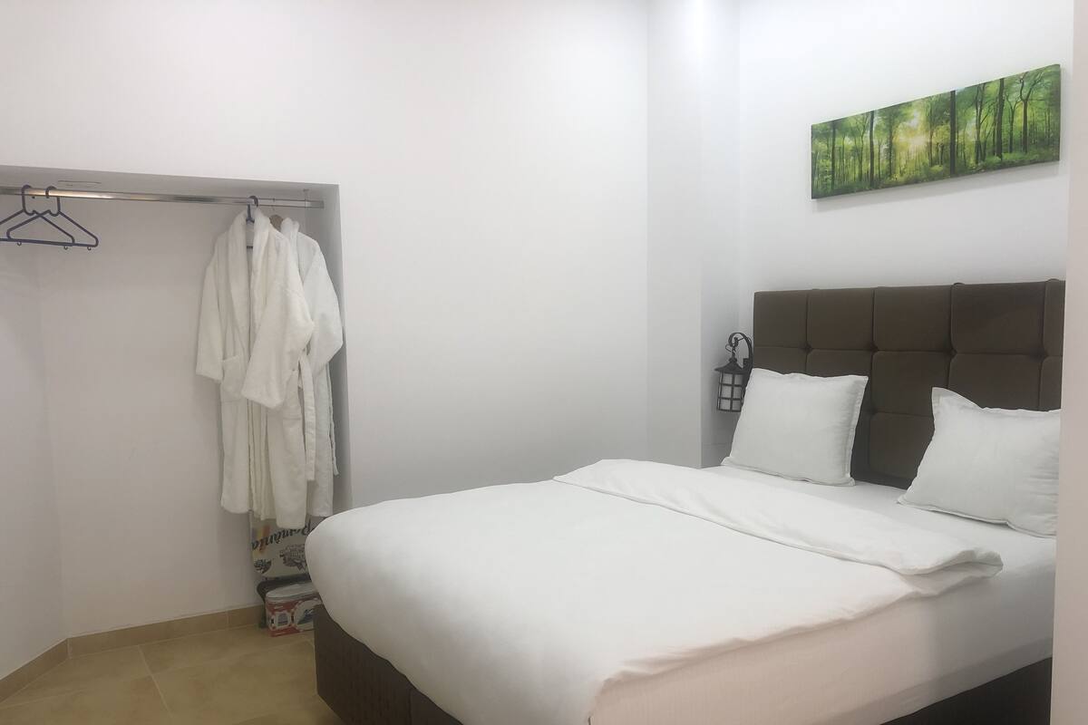 Deluxe Room | Bathroom | Bathtub, jetted tub, hair dryer, bathrobes