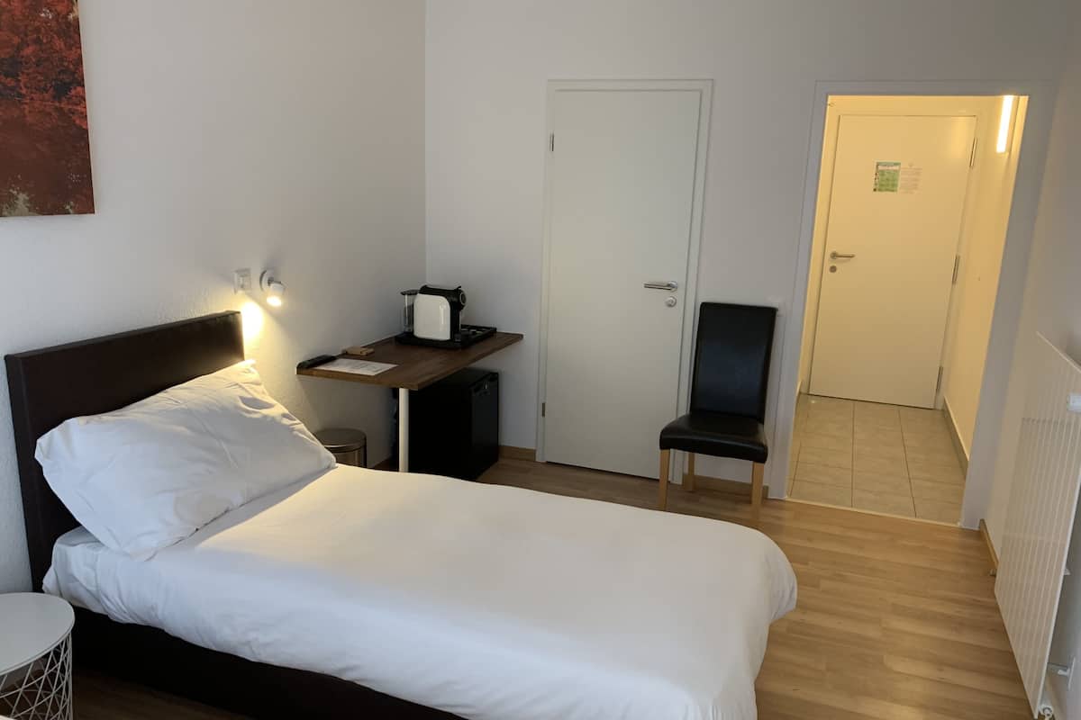 Economy-Zimmer | Hochwertige Bettwaren, Select-Comfort-Betten, kostenlose Minibar