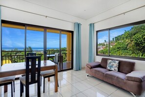 45-inch flat-screen TV with cable channels, TV - Dar and Douce (Mahé Island)