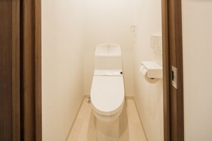 Appartement ( 302 ) | Salle de bain | Baignoire et douche séparées, baignoire profonde