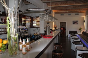 Bar (on property) - Hotel Vierseithof Luckenwalde (Luckenwalde)