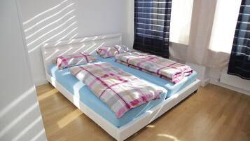 Egyptian cotton sheets, in-room safe, individually furnished