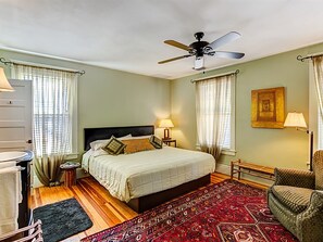 The Olive Room | Individually decorated, individually furnished, iron/ironing board - Adora Inn (Mount Dora)