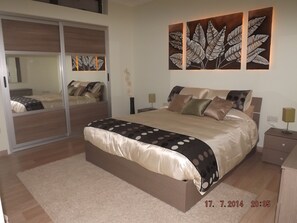 Ferros/tábuas de passar roupa, Wi-Fi de cortesia, roupa de cama