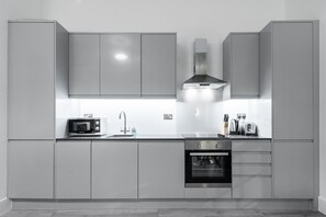 فرن، موقد طهي مسطح، غسالة أطباق، ماكينة لصنع القهوة/الشاي