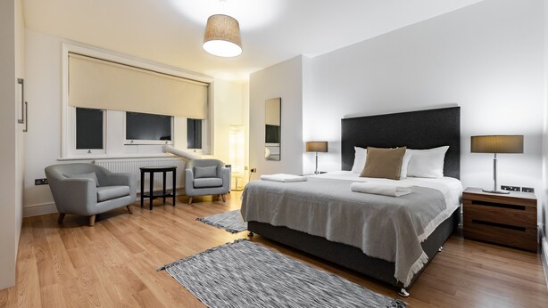 Apartment, 4 Bedrooms | Desk, blackout curtains, soundproofing, iron/ironing board - Luxury Apartments in Central London (London)