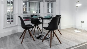 In-room dining - Luxury Apartments in Central London (London)