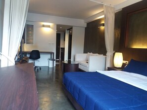 1 bedroom, in-room safe, WiFi, bed sheets