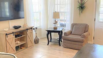 TV connectée, lecteur de DVD, livres, vidéothÚque