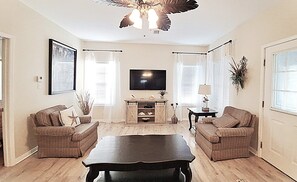 Smart TV, reproductor de DVD, libros y videoteca 