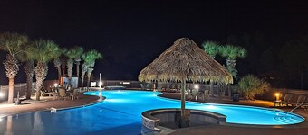 Experience coastal bliss -3 BR Cottage-Pool-Hot Tub-Keyless entry-Porch-Patio