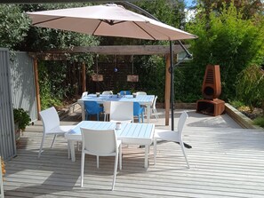 Outdoor dining - The house for all seasons, occasions and ages. (Greytown)