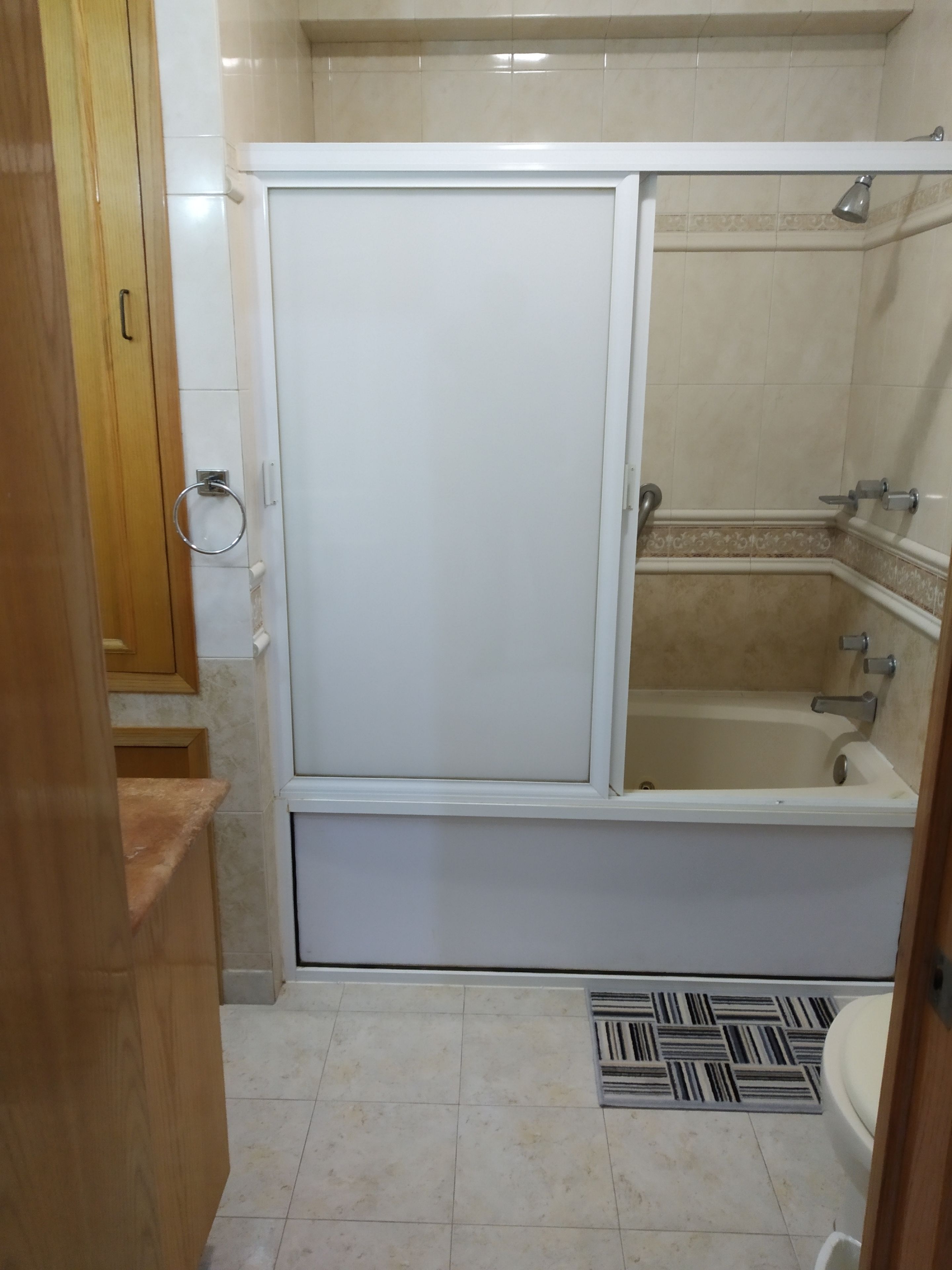 deep-soaking bathtub