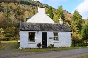 Exterior - Quiet village location in beautiful valley close to Dunoon, Argyll. Sleeps 2, pet friendly (Strachur)