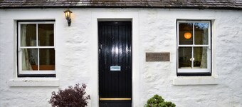 Quiet village location in beautiful valley close to Dunoon, Argyll. Sleeps 2, pet friendly