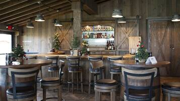 Bar (trong khuôn viên)