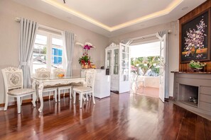 Interior detail - Roy Villa Coffee (Da Lat)