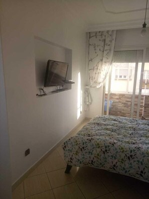 2 chambres, fer et planche à repasser, Wi-Fi, draps fournis