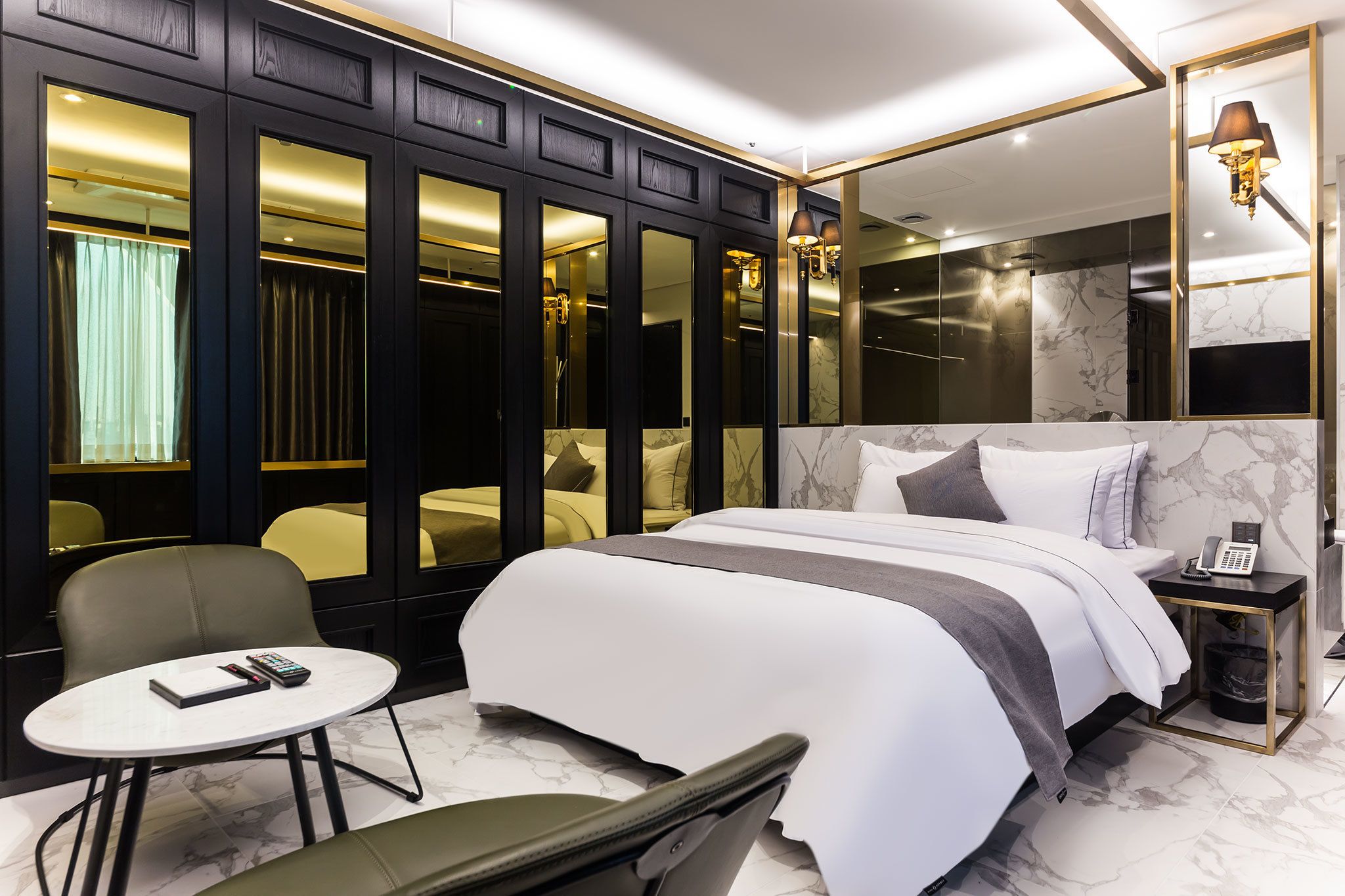 standard double room | 1 bedroom, minibar, individually decorated, individually furnished