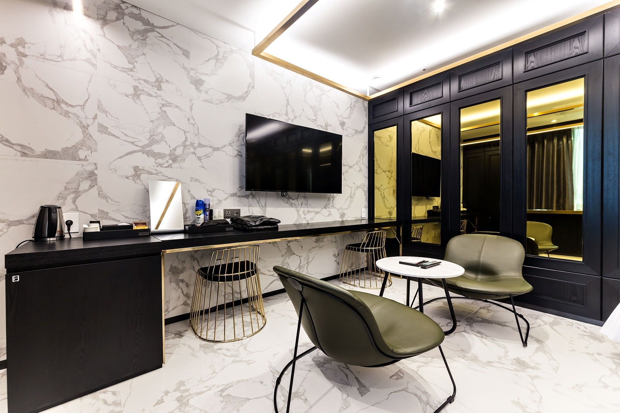 standard double room | 1 bedroom, minibar, individually decorated, individually furnished